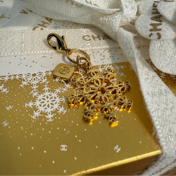 Chanel White and Gold Accessory Set - Picture 3 of 8